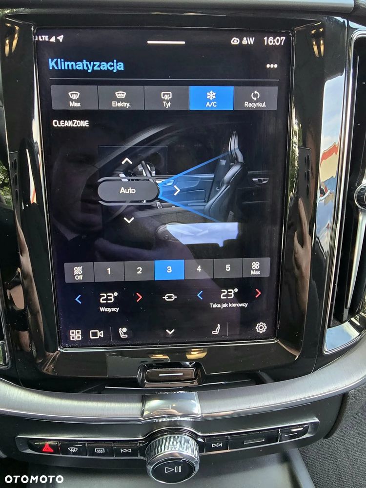 Volvo XC 60 B5 B AWD Momentum Pro - 19