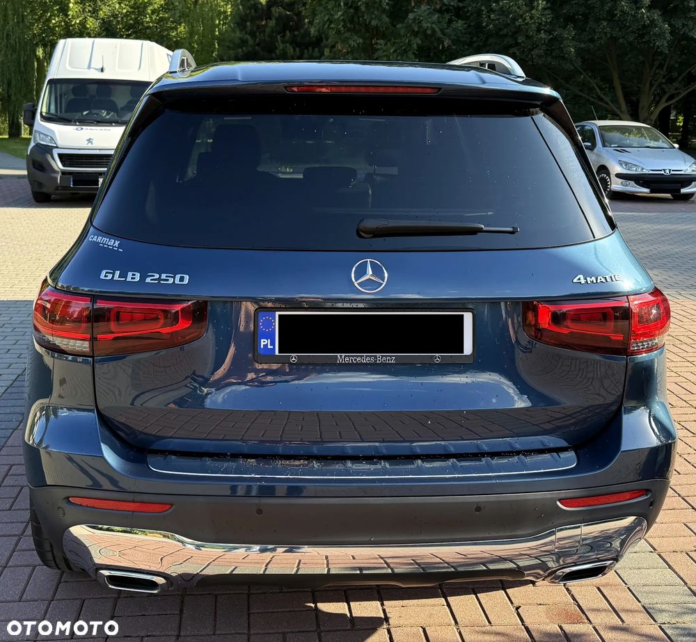 Mercedes-Benz GLB 250 4Matic 8G-DCT - 9