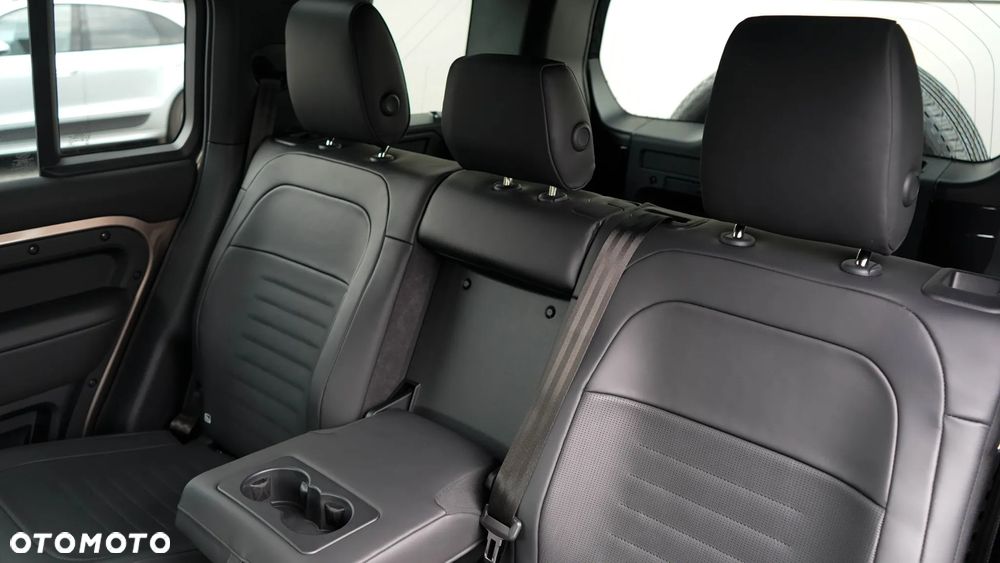 Land Rover Defender 4.4 P635 V8 mHEV Octa - 36