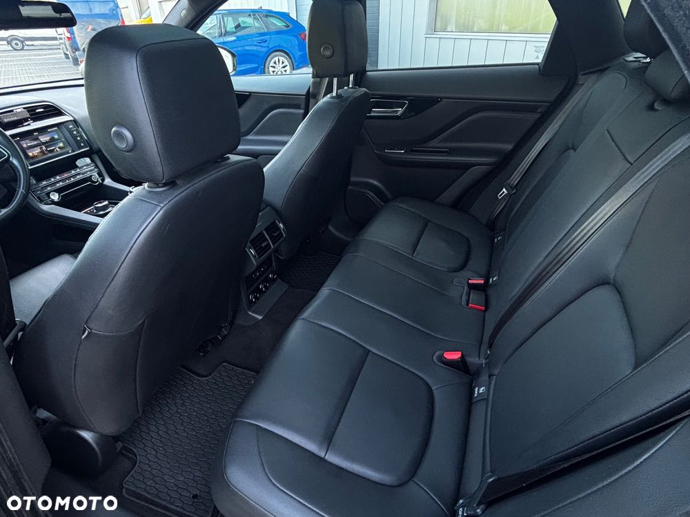 Jaguar F-Pace 25t AWD Prestige - 8