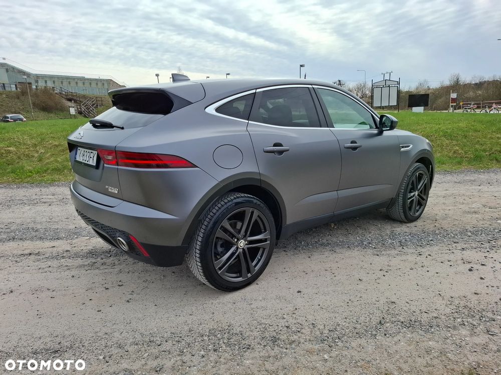 Jaguar E-Pace P250 AWD R-Dynamic S - 16