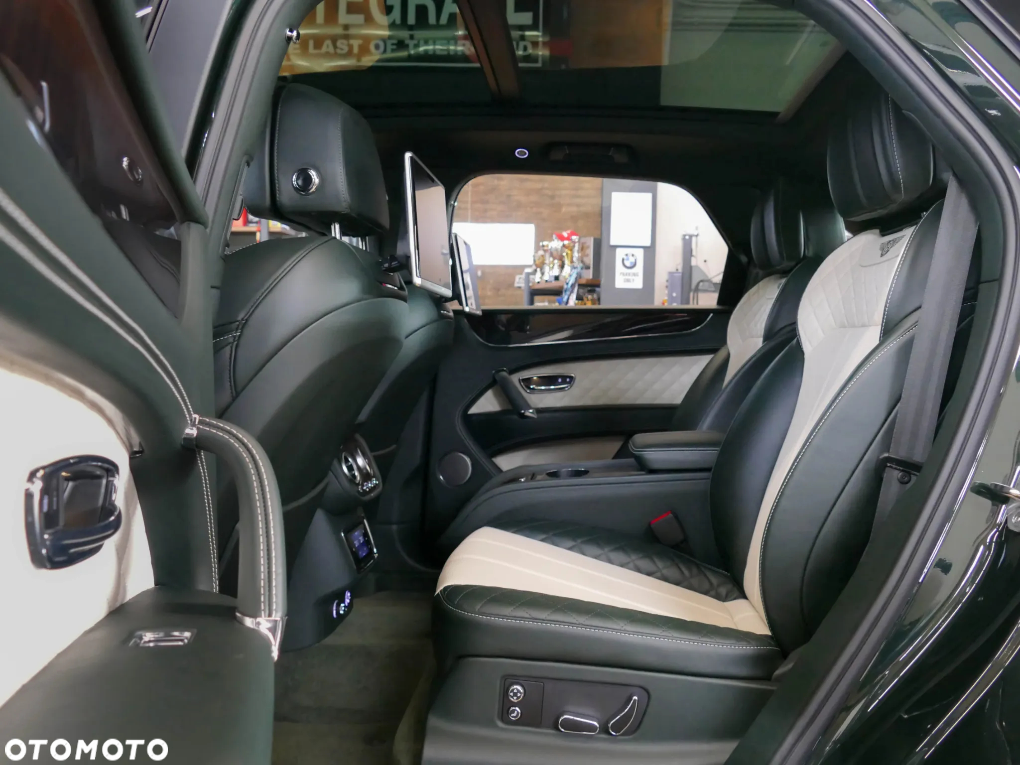 Bentley Bentayga W12 Mulliner - 15