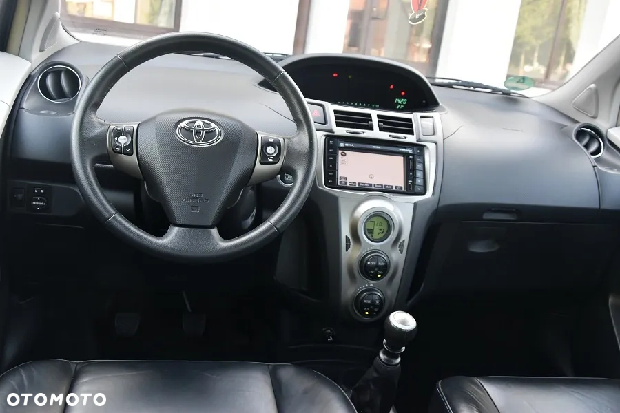 Toyota Yaris 1.33 Selection Platinum - 16