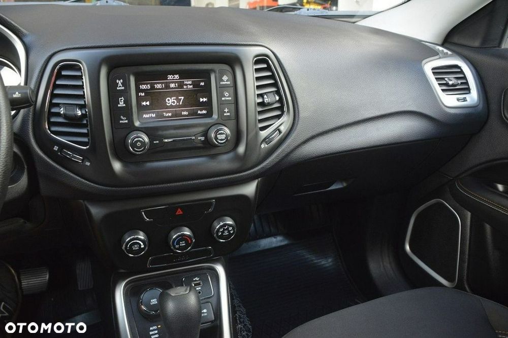 Jeep Compass - 24