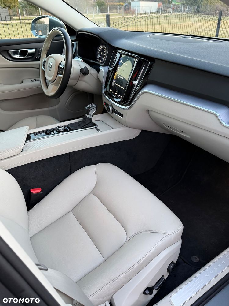 Volvo S60 T5 Momentum Pro - 13