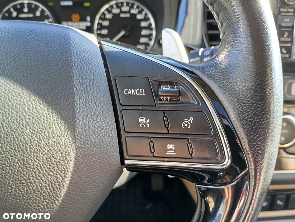 Mitsubishi Outlander 2.0 Intense + Navi 4WD CVT - 18