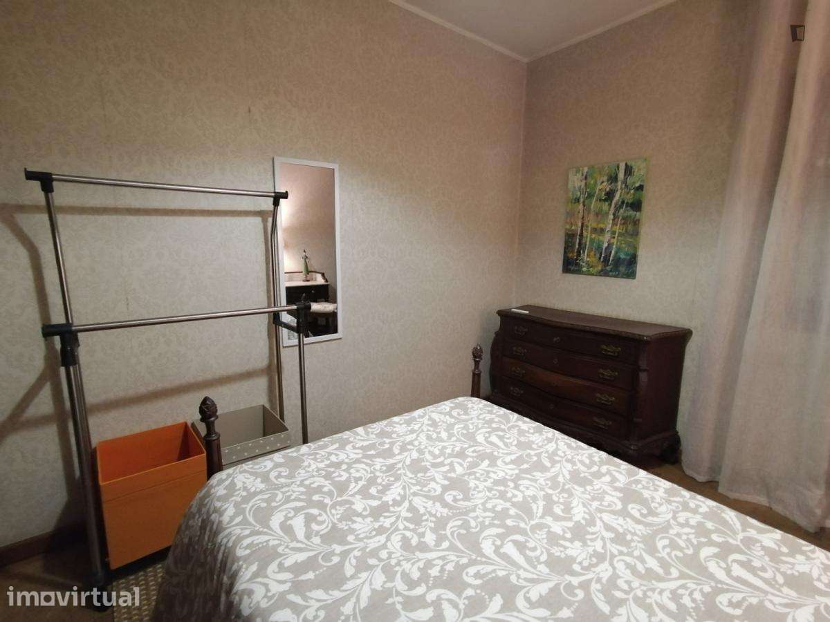 Quarto - localizado em Valongo Porto - Grande imagem: 3/11