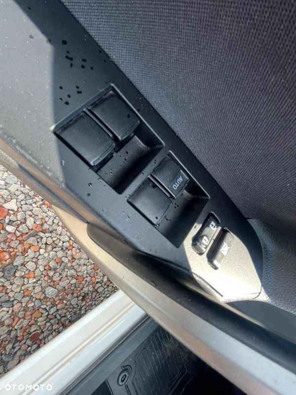 Toyota Auris 1.6 Premium + - 14