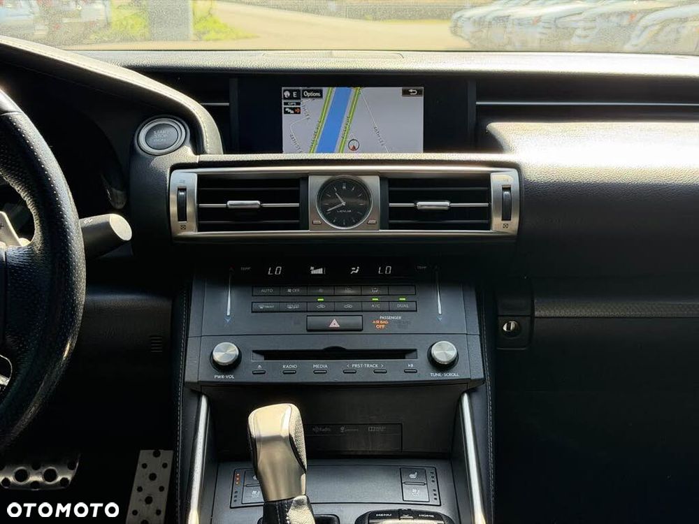 Lexus IS 200t Prestige - 14