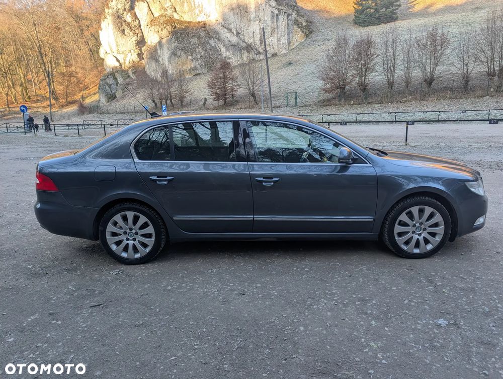 Skoda Superb 2.0 TDI Elegance DSG - 33