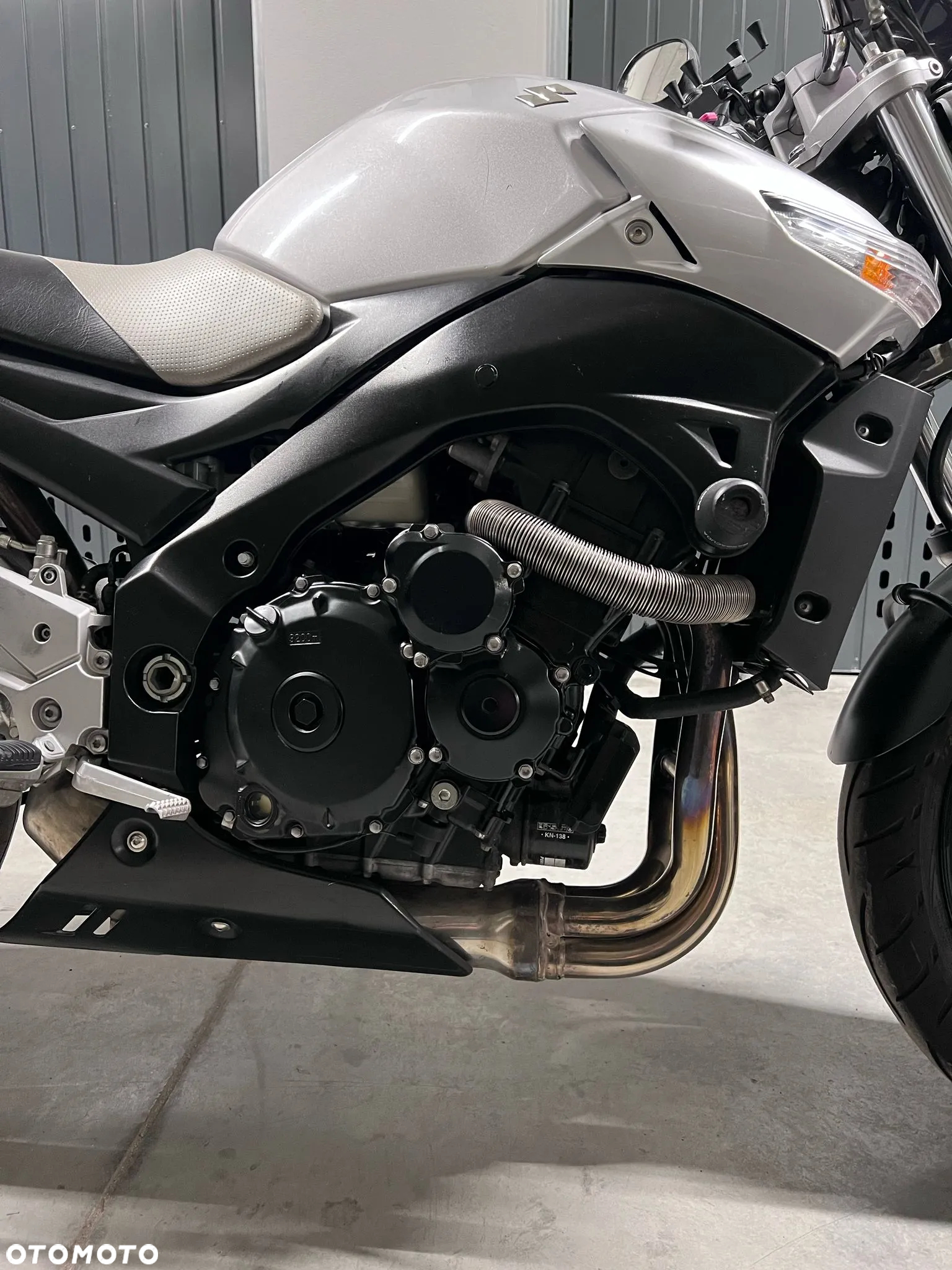 Suzuki GSR - 6