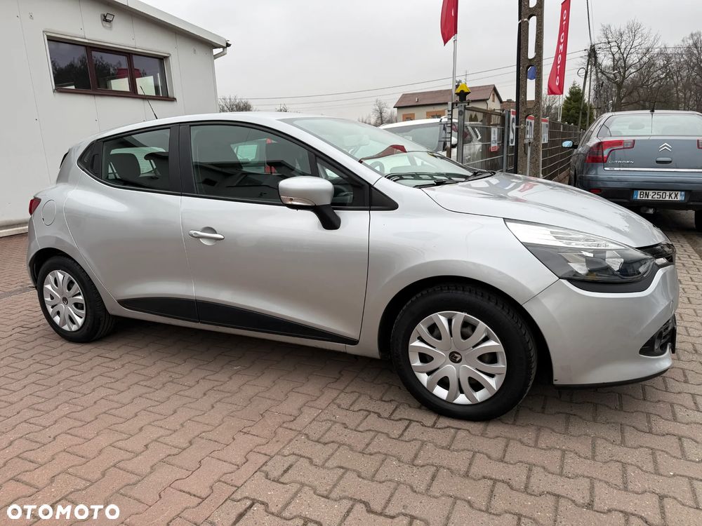 Renault Clio 1.2 16V 75 LIMITED - 6