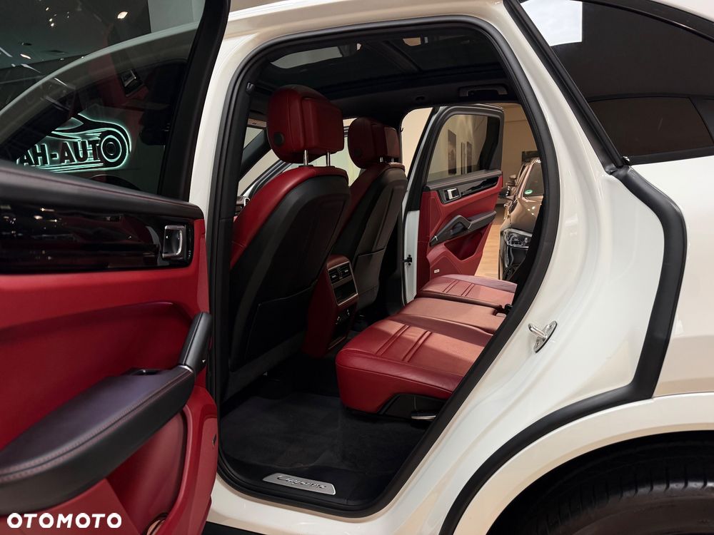 Porsche Cayenne Platinum Edition - 24