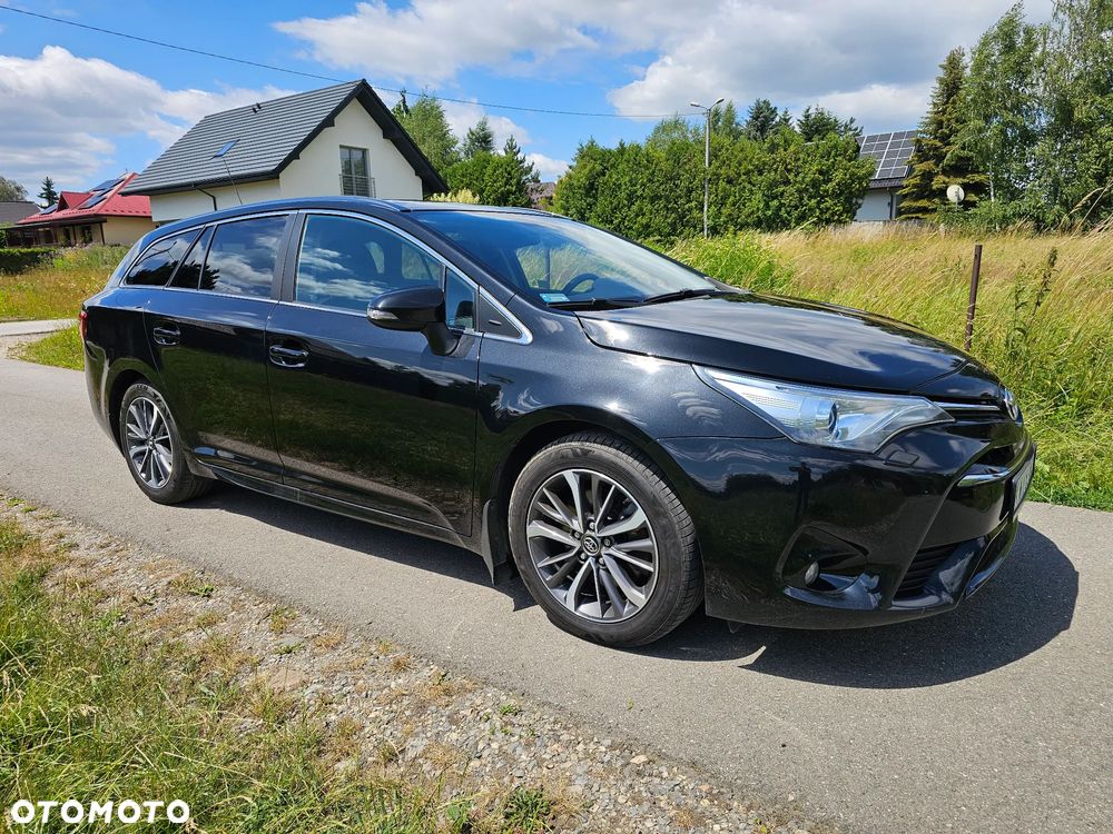 Toyota Avensis 2.0 D-4D Premium - 2