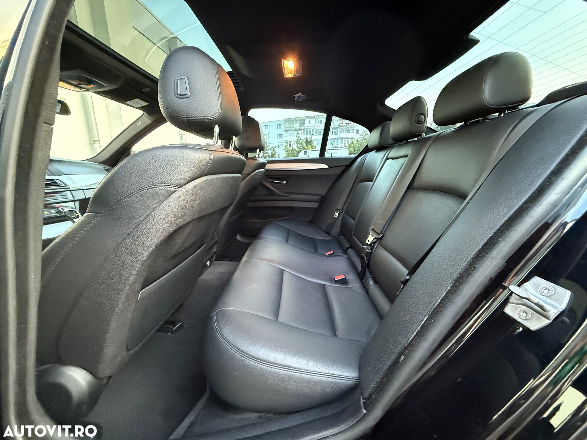 BMW Seria 5 520d xDrive - 17