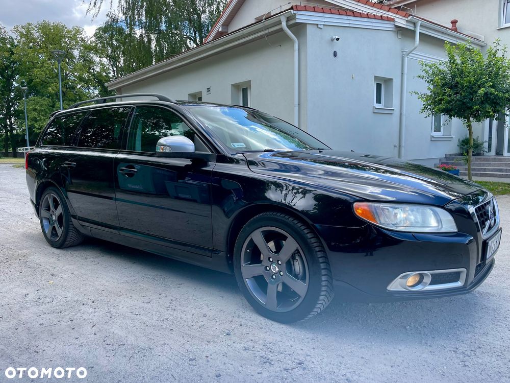 Volvo V70 D5 R-Design - 4