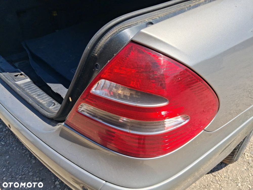 LAMPA PRAWY TYL MERCEDES E KLASA W211 - 1