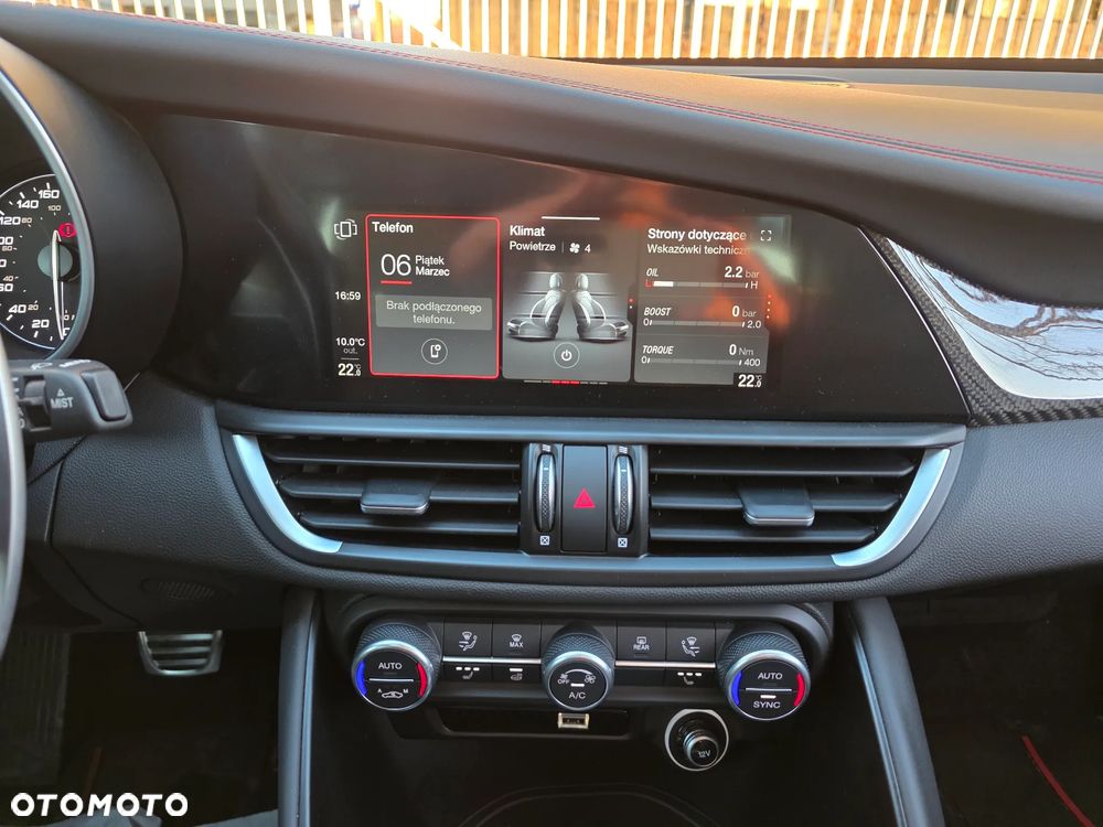 Alfa Romeo Giulia 2.0 Turbo 16V AT8-Q4 Estrema - 12