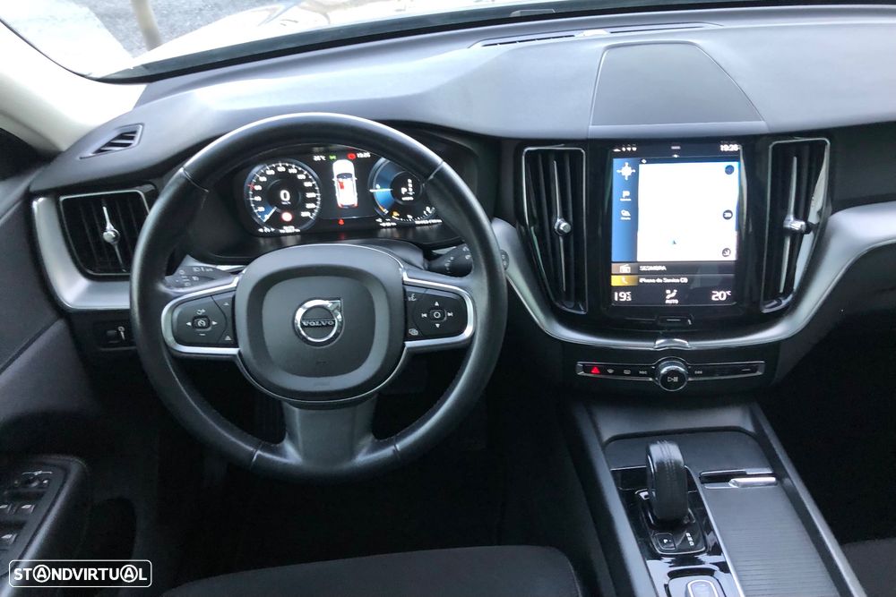 Volvo XC 60 2.0 T8 PHEV Momentum Plus AWD - 25