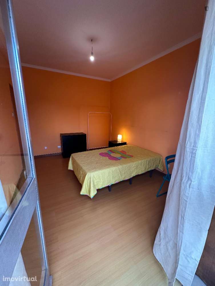 Quarto - localizado em Ramalde Porto - Grande imagem: 3/12