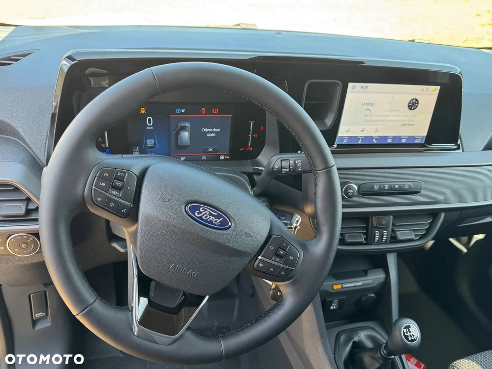 Ford Transit Courier - 17