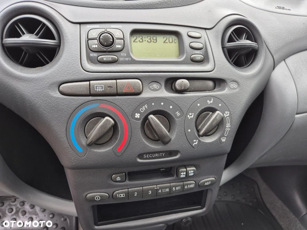 Toyota Yaris - 14