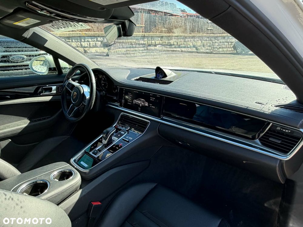 Porsche Panamera - 16