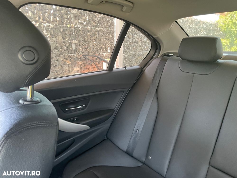 BMW Seria 3 320i xDrive Aut. - 7