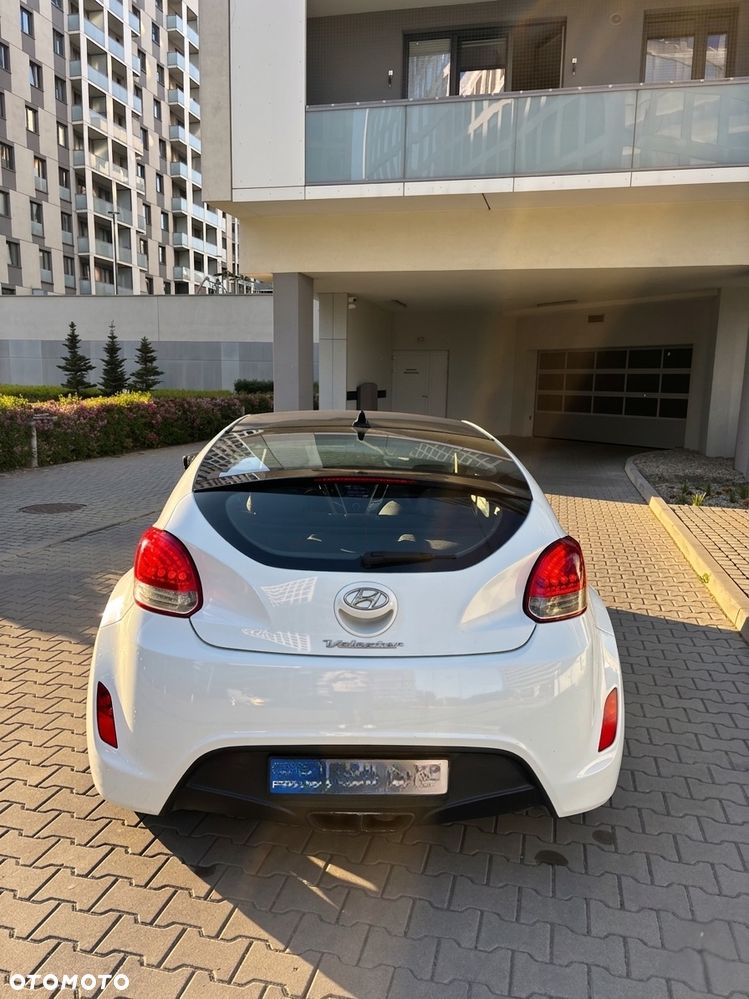 Hyundai Veloster 1.6 DCT Trend - 4