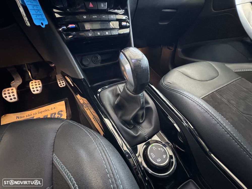 Peugeot 2008 1.2 PureTech Allure - 19