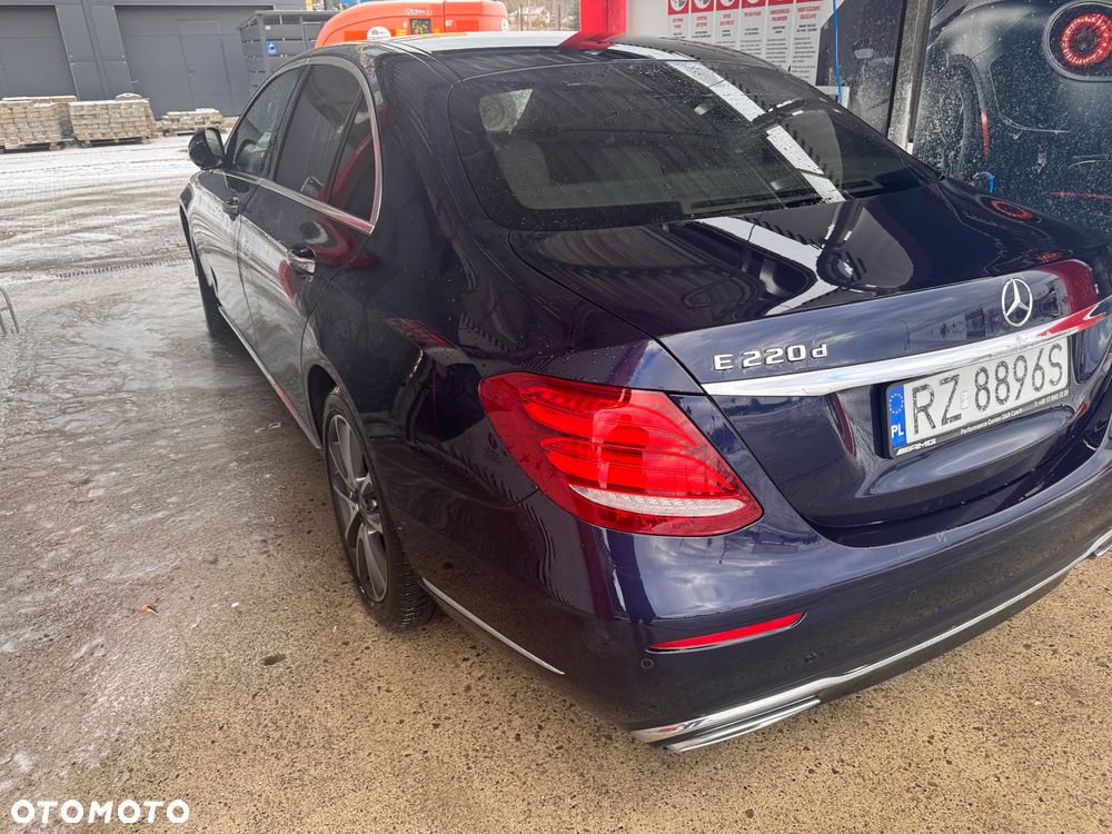 Mercedes-Benz Klasa E 220 d 4-Matic Business Edition 9G-TRONIC - 11