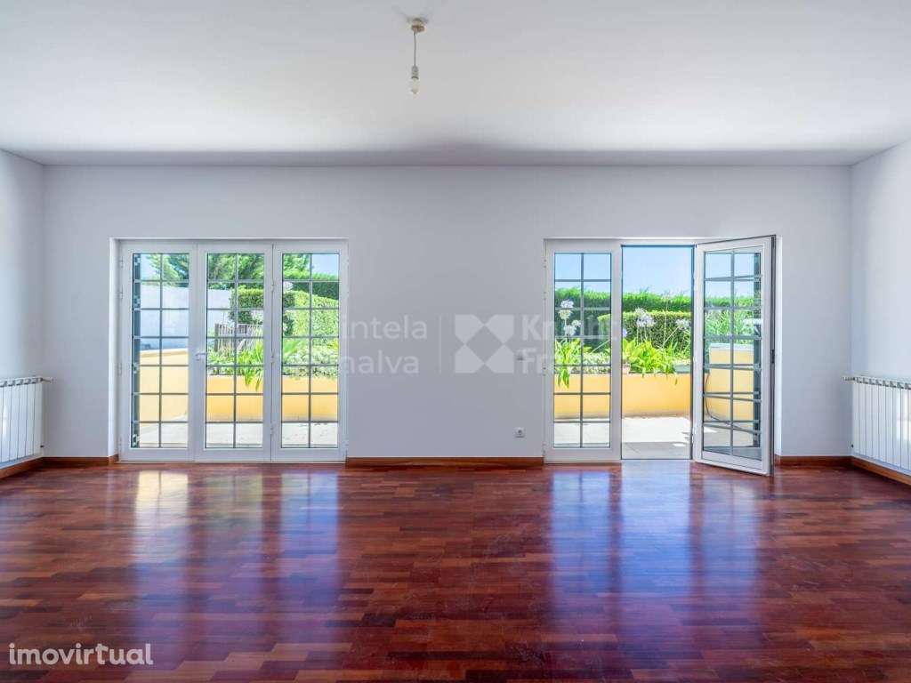 Moradia T4 com piscina e jardim para arrendar em Cascais - Grande imagem: 3/31