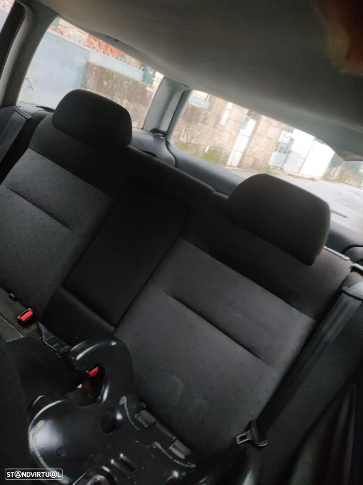 VW Passat Variant 1.9 TDi Confortline - 11