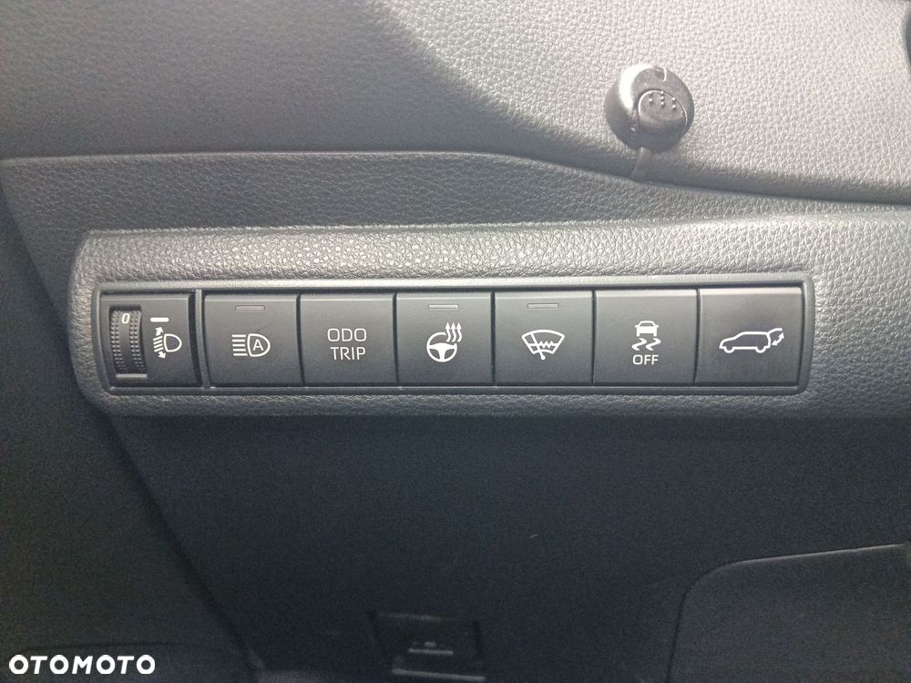 Toyota Corolla 1.8 Hybrid Style - 18