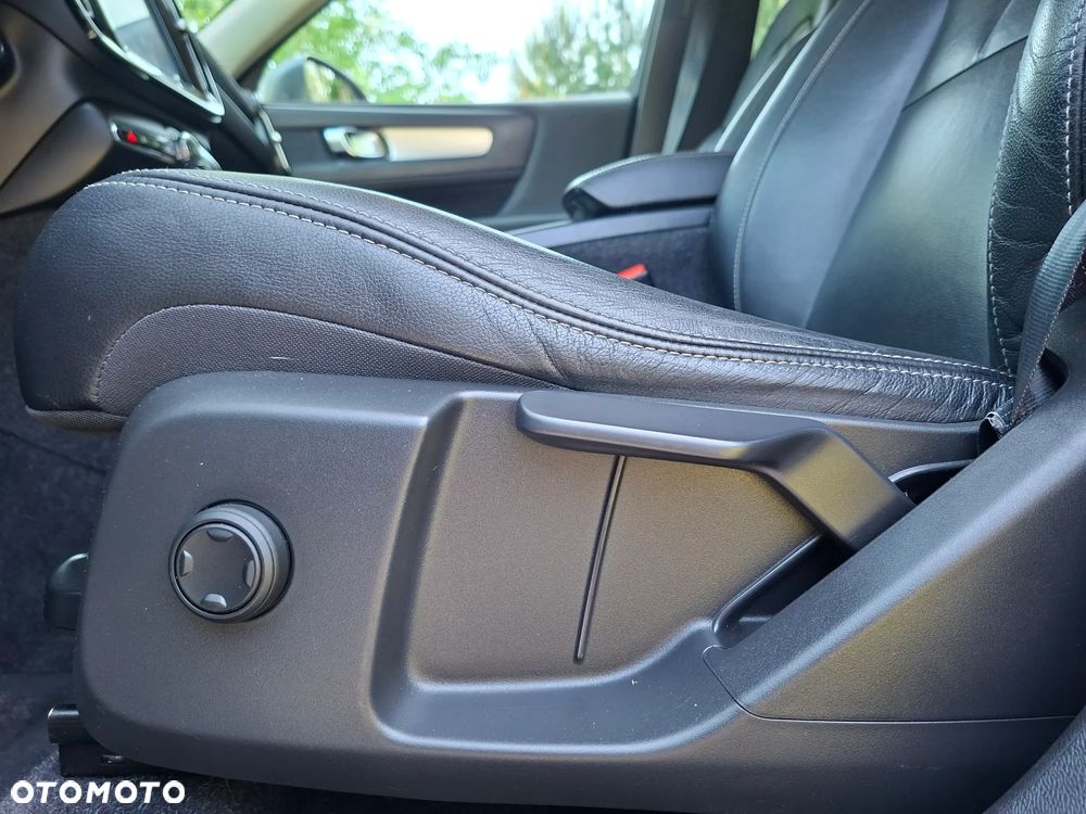 Volvo XC 40 D4 AWD Geartronic Momentum - 16