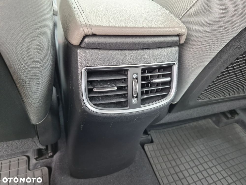 Hyundai Elantra 1.6 Comfort - 19