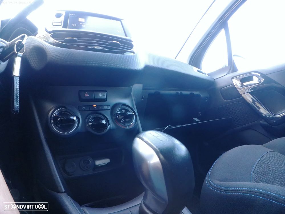 Peugeot 208 1.2 PureTech Style - 19