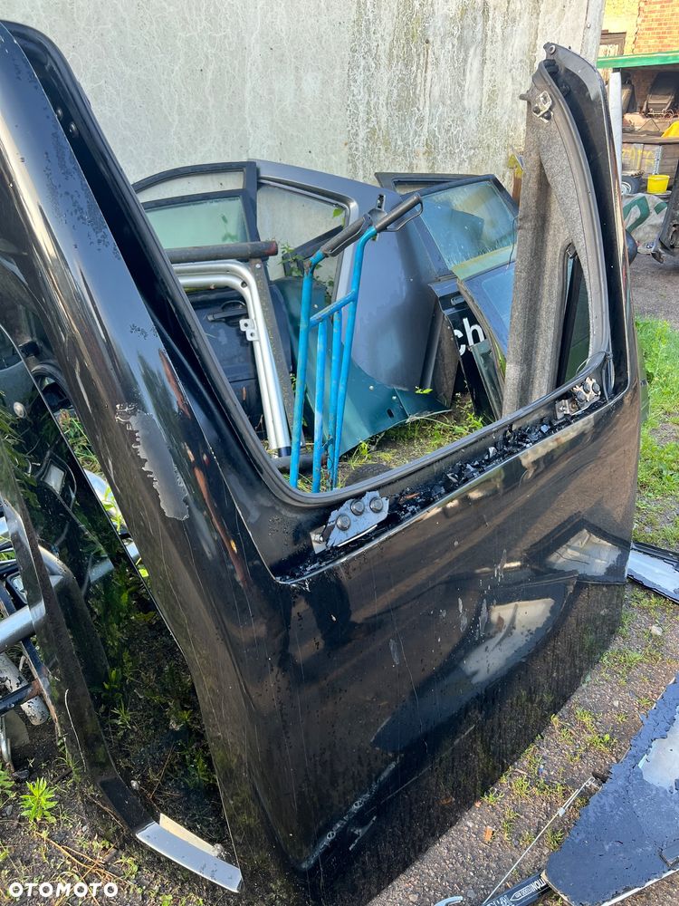 Szyba boczna zabudowy górnej Nissan Navara d40 przed lift - 1