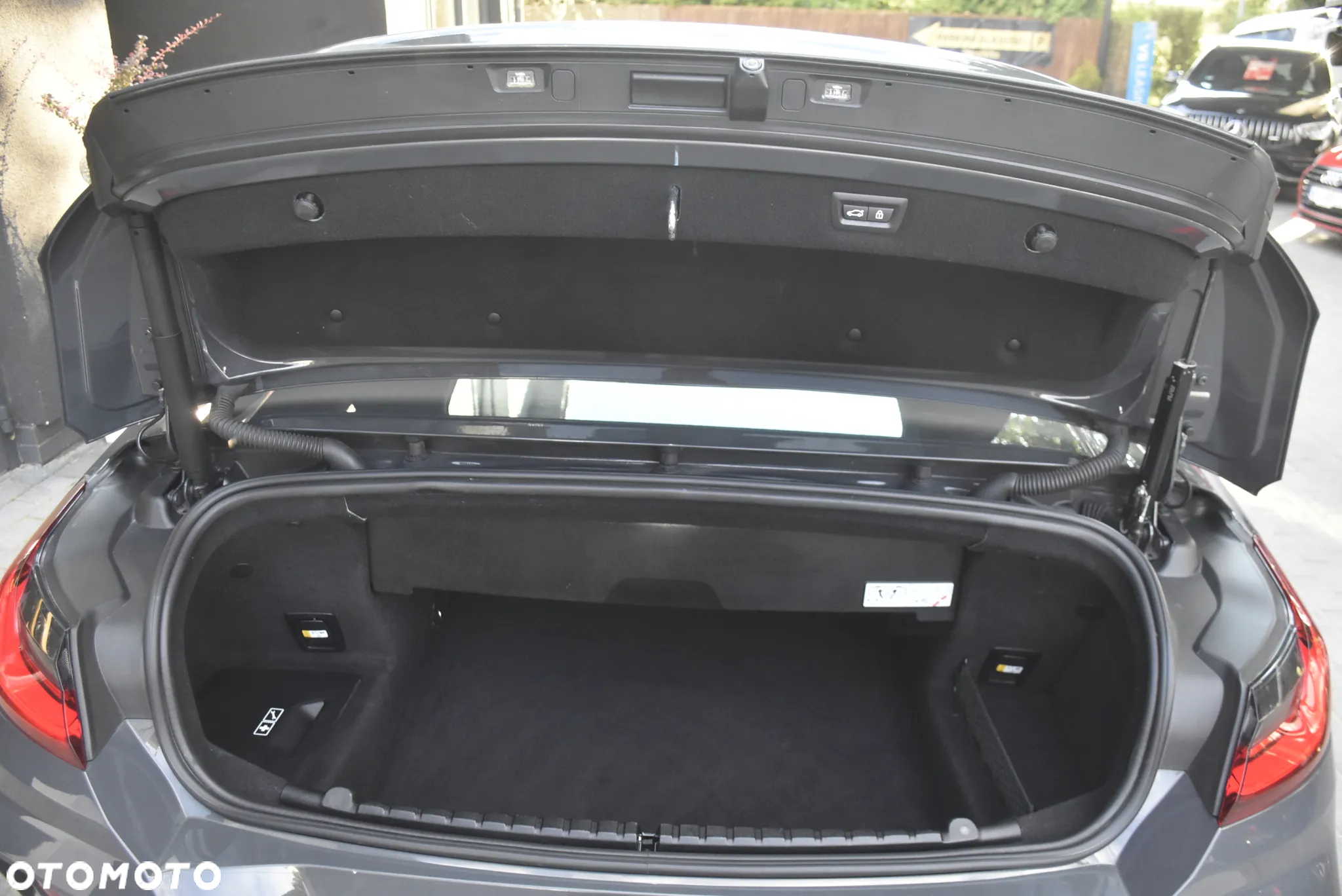 BMW Seria 8 M850i xDrive Cabrio - 24