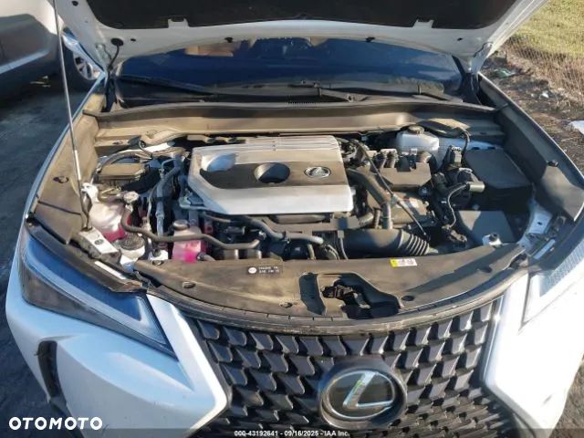 Lexus UX - 16