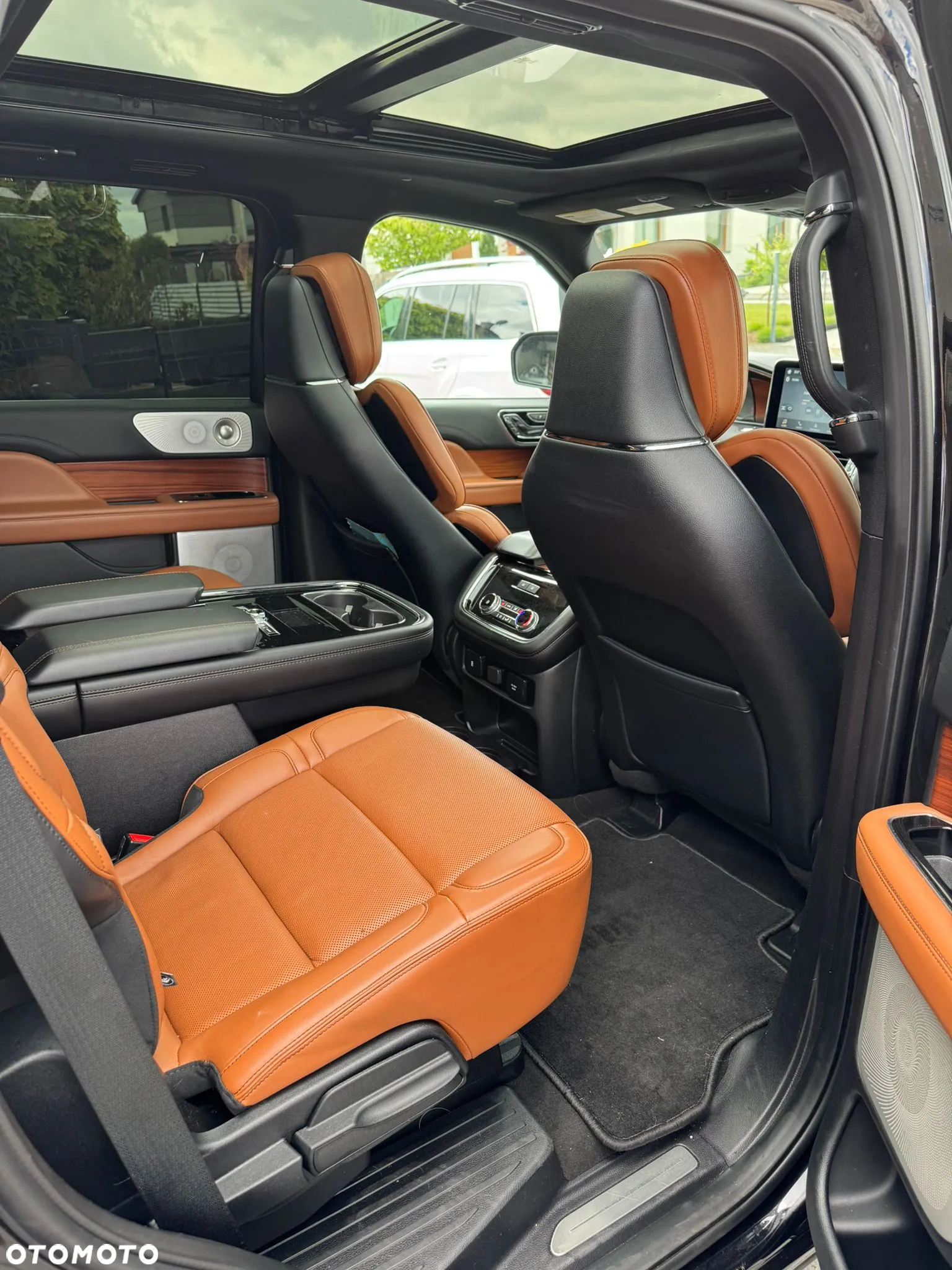 Lincoln Navigator - 24