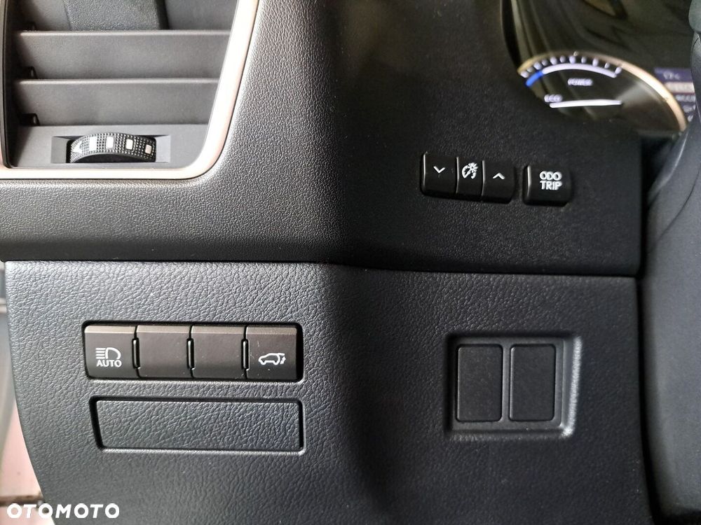Lexus NX 300h F Impression AWD - 33