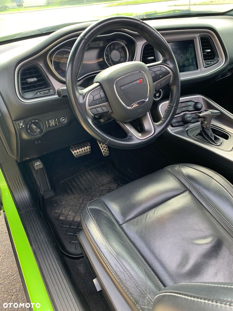 Dodge Challenger - 9