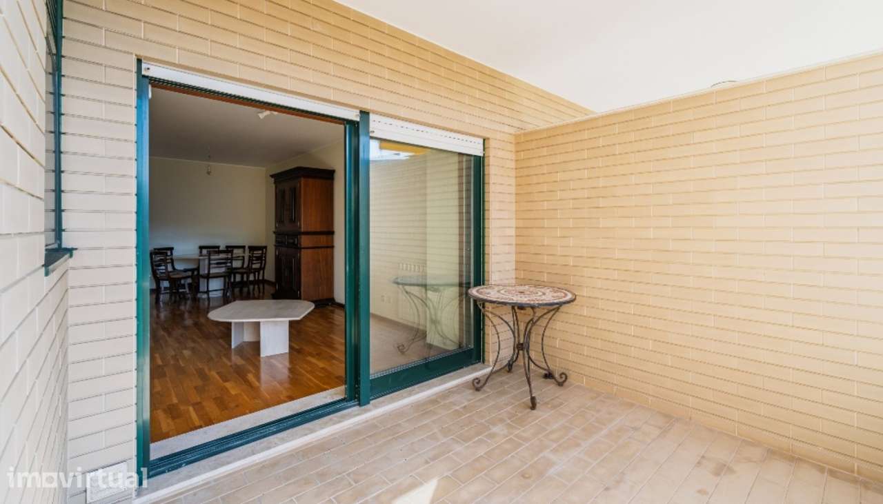 Apartamento T3 com varanda para arrendar nos Pinhais da Foz no Porto - Grande imagem: 2/18