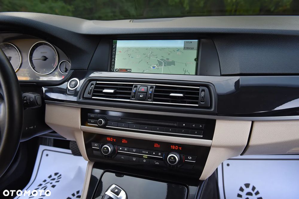 BMW Seria 5 520d - 32