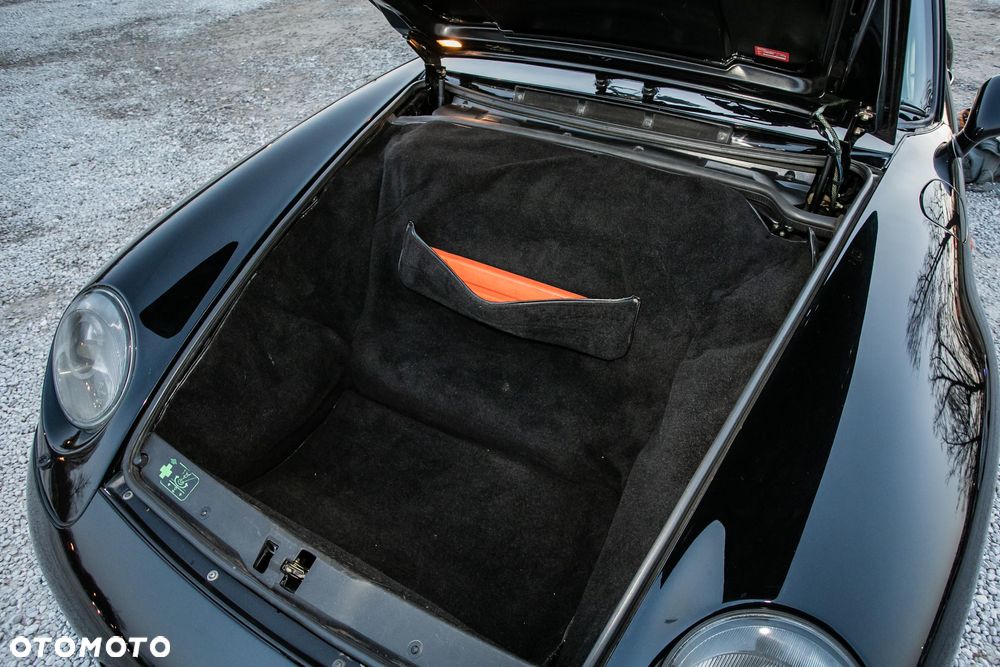 Porsche 911 Carrera 4 - 38
