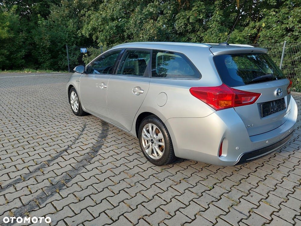 Toyota Auris 1.8 HSD Sol - 4
