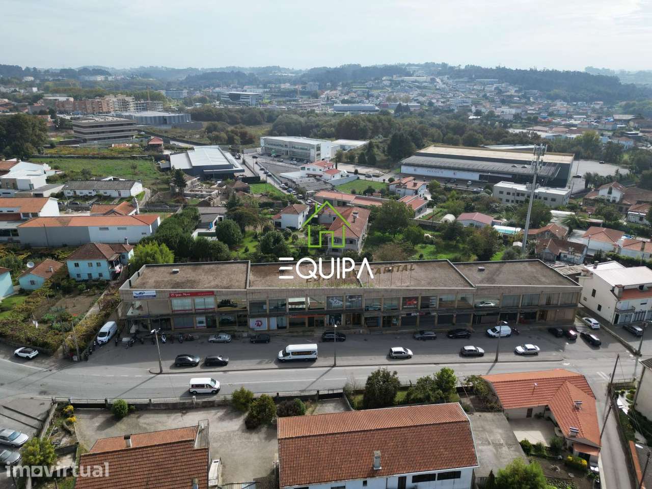 Loja licenciada para comércio e serviços com 3 pisos, em Aldeia Nova - Grande imagem: 3/13