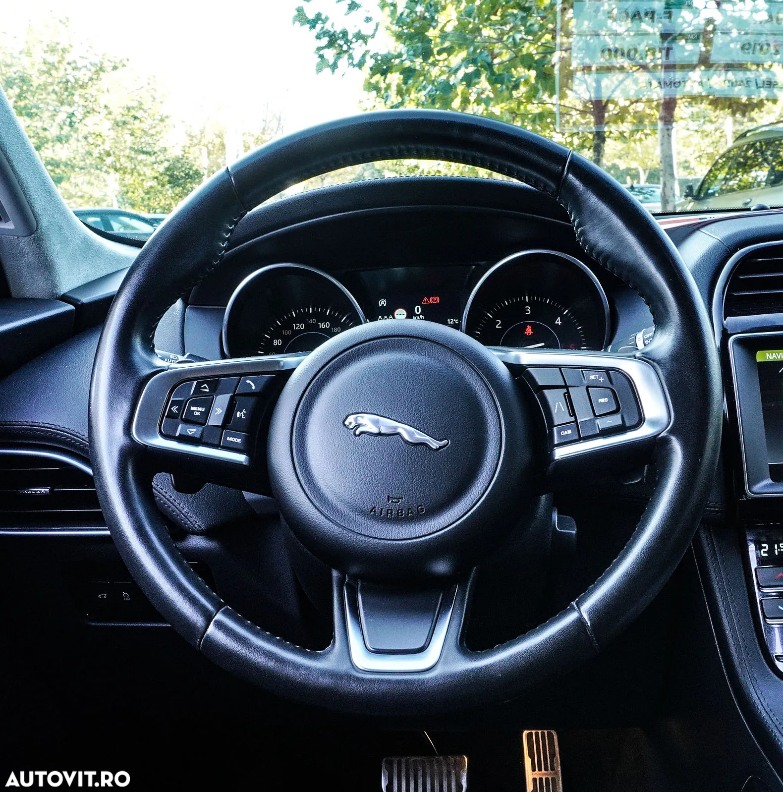 Jaguar F-Pace 25d AWD Pure - 18