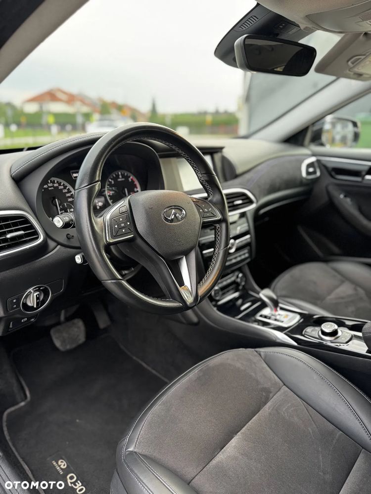 Infiniti Q30 2.2d City Black Edition AWD 7DCT - 18